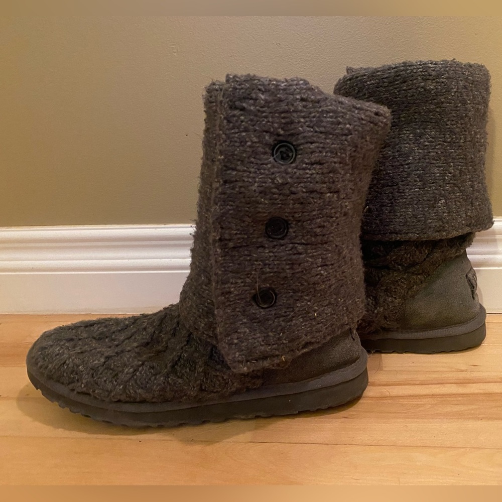 Ugg Lattice Cardi Knit Boots - GUC - Size 9
